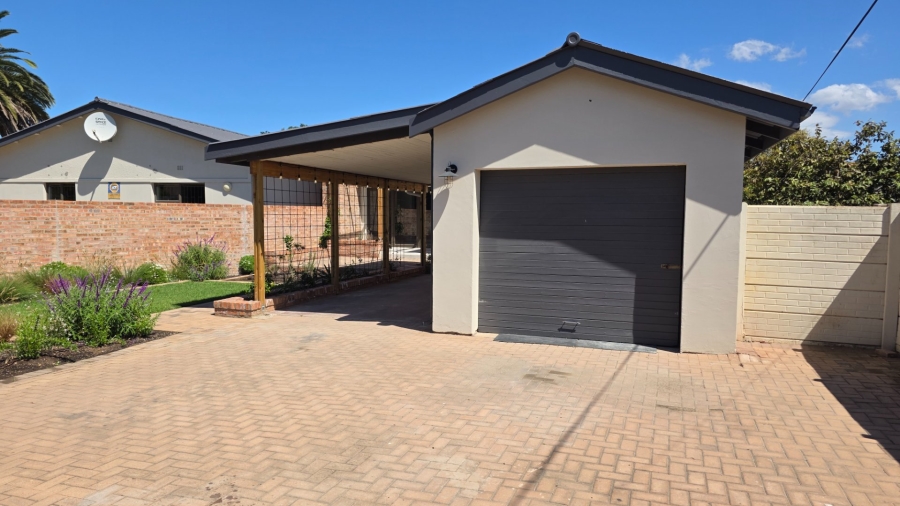 3 Bedroom Property for Sale in Hartenbos Central Western Cape